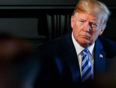 Ξεσπά κατά του πρώην συνεργάτη του ο Τραμπ - «Επινόησε ιστορίες»